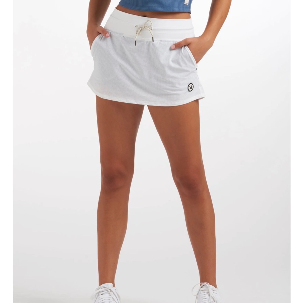 Vuori skirt with shorts size large EUC white